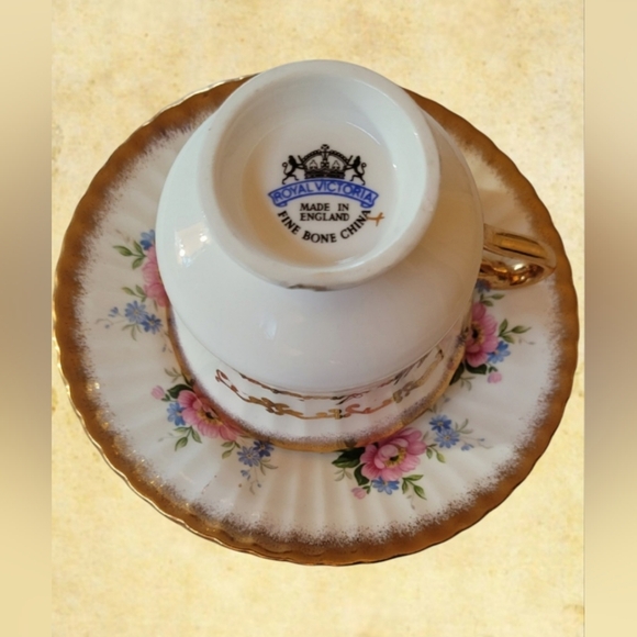 VINTAGE ROYAL VICTORIA FLORAL TEACUP & SAUCER GOLDEN ANNIVERSARY FINE BONE CHINA - Picture 6 of 9